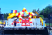 Children's stage for commencement